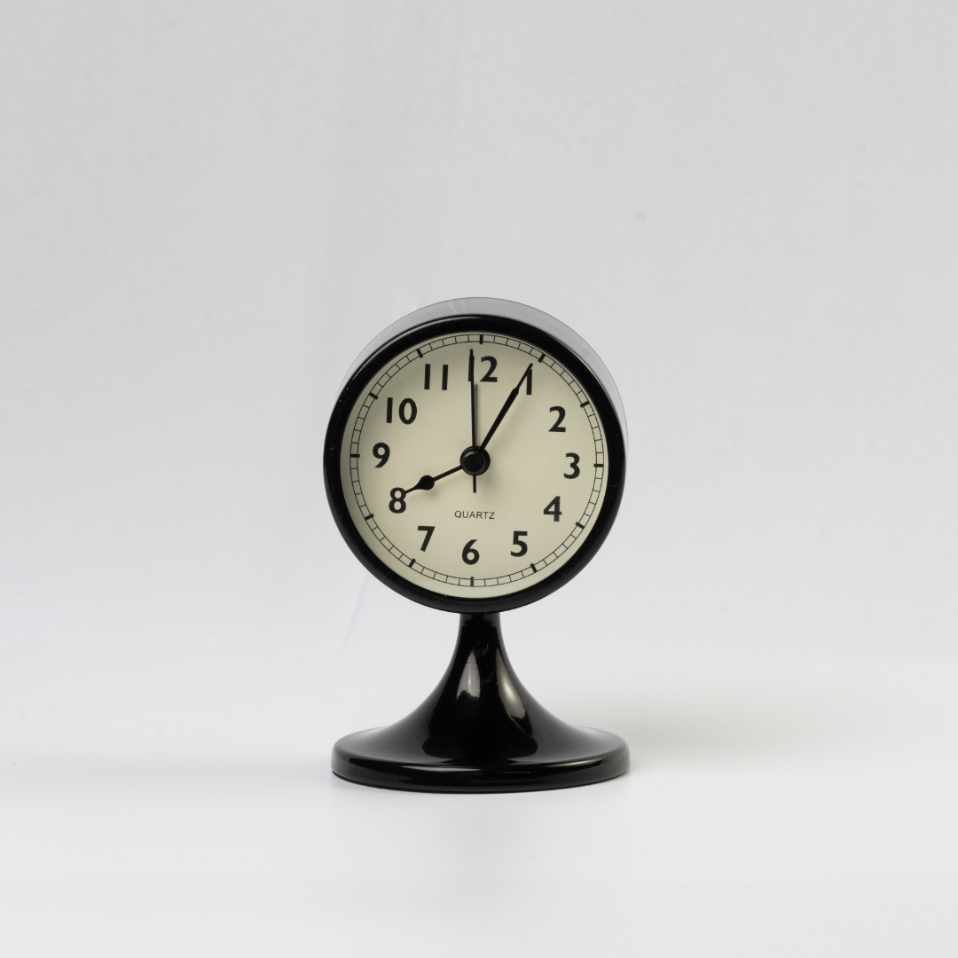 STANDING CIRCULAR CLOCK