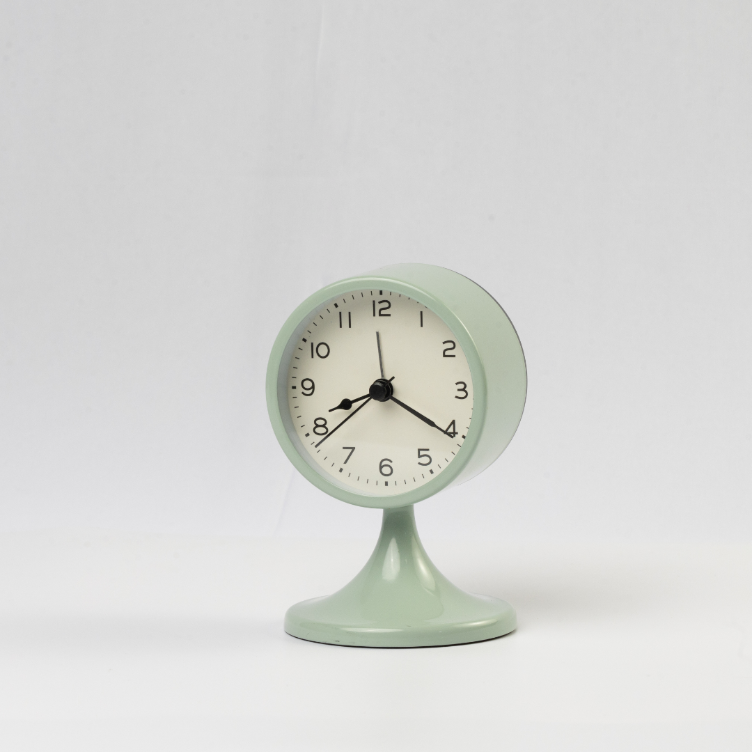 STANDING CIRCULAR CLOCK